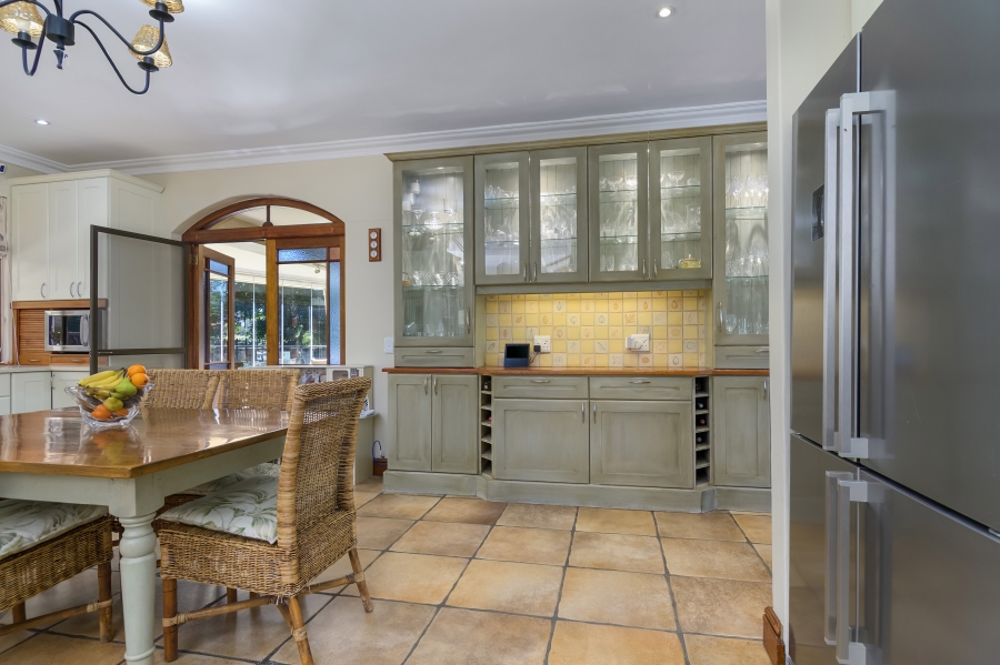 7 Bedroom Property for Sale in Zwaanswyk Western Cape